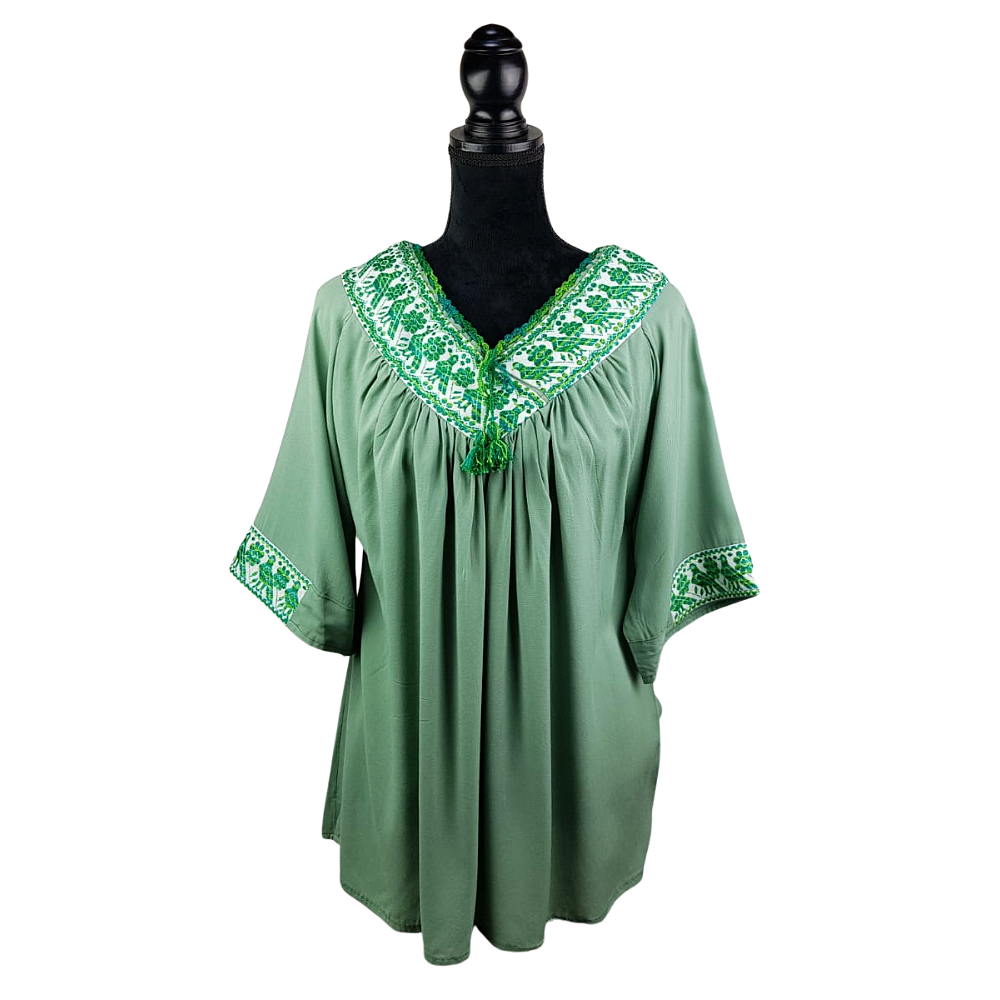 Blusa fresca de rayón con bordado de hilván tradicional de Puebla y manga 3/4
