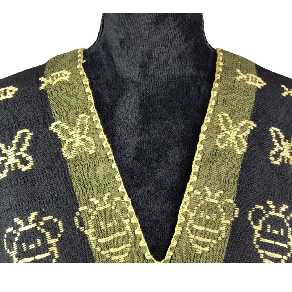 Blusa tipo huipil elaborada en San Juan Cotzocón, Oaxaca