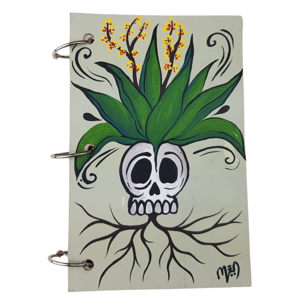 Libreta chica de papel maché, elaborada y pintada a mano