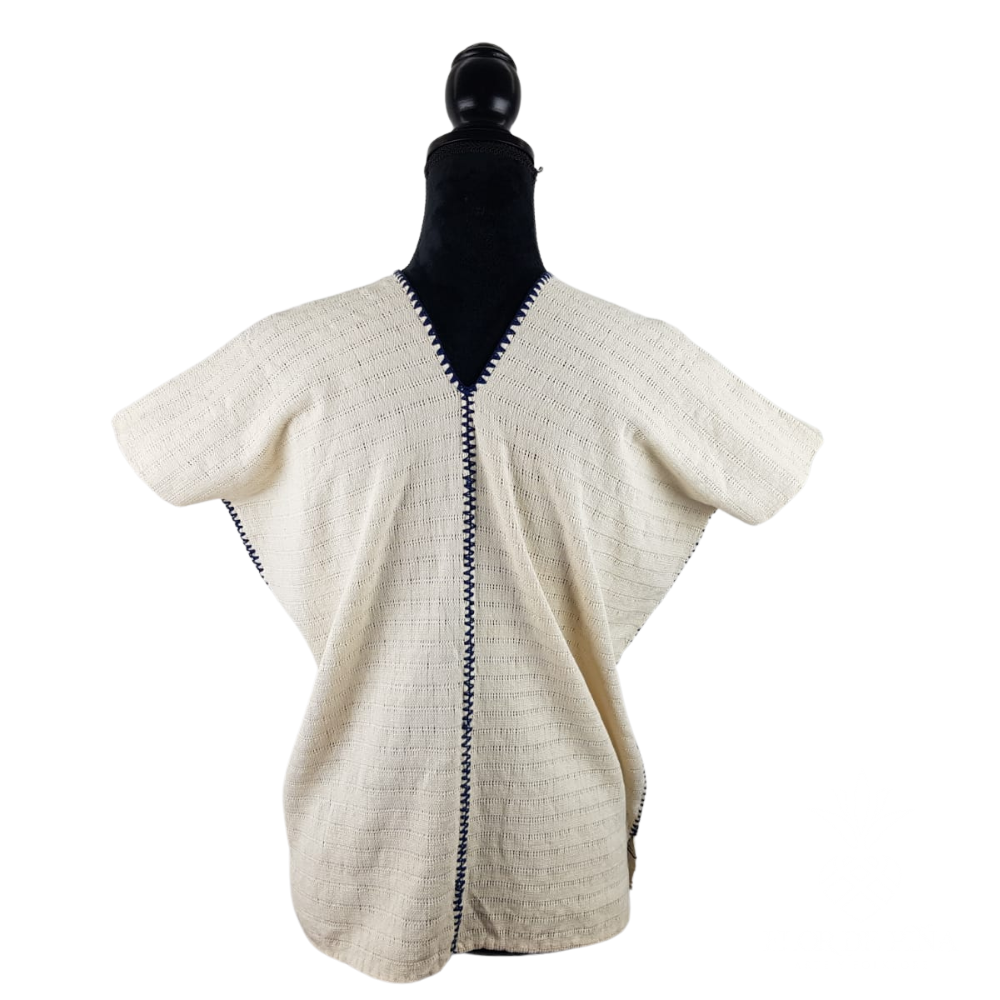 Blusa tipo huipil elaborado en San Juan Cotzocón, Oaxaca