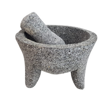 Cargar imagen en el visor de la galería, Molcajete de piedra volcánica 6 pulgadas
