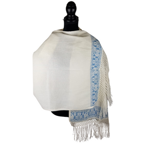 Rebozo de manta con bordado hilván