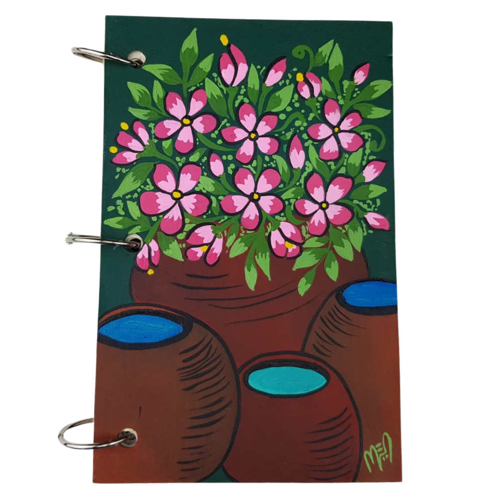 Libreta chica de papel maché, elaborada y pintada a mano