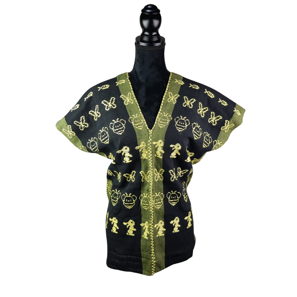 Blusa tipo huipil elaborada en San Juan Cotzocón, Oaxaca
