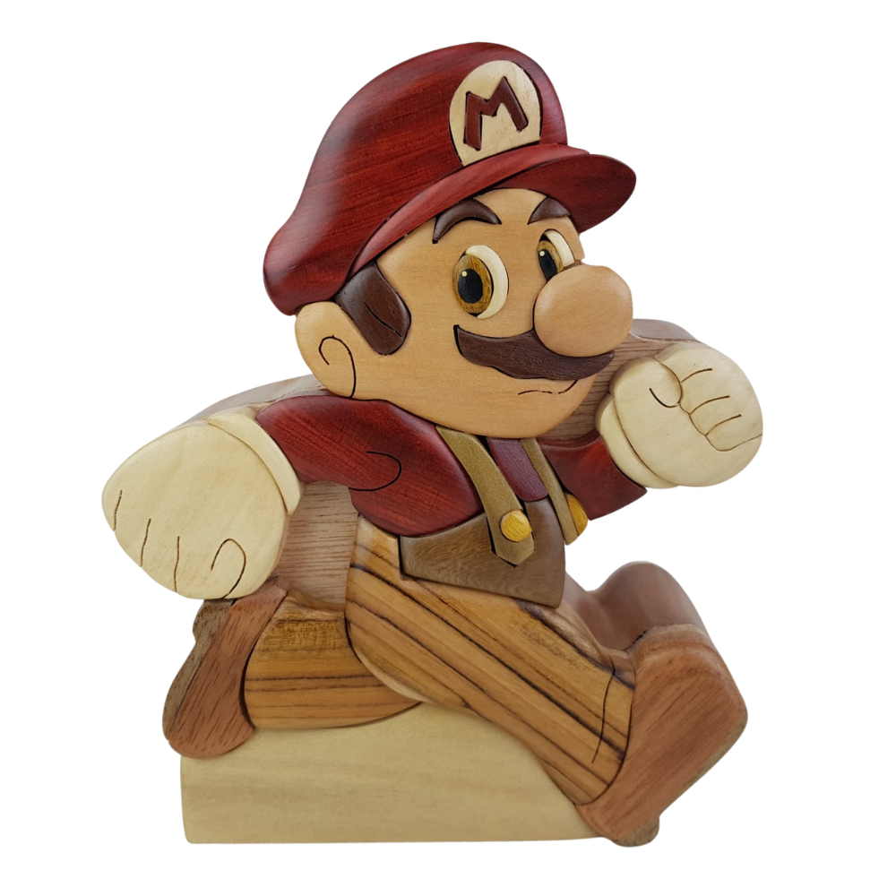 Alcancía de madera de Mario Bros, elaborada con la técnica de intarsia
