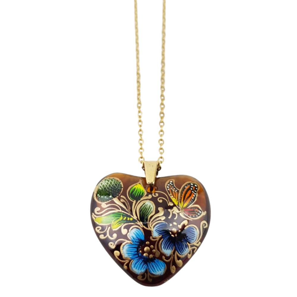 Dije de corazón de cristal decorado con flores y mariposas