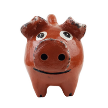 Cargar imagen en el visor de la galería, Alcancía con forma de cerdito bola hecho de barro natural
