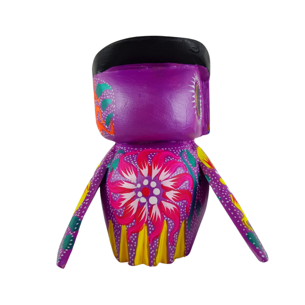 Alebrije búho tallado en madera copal y decorado a mano