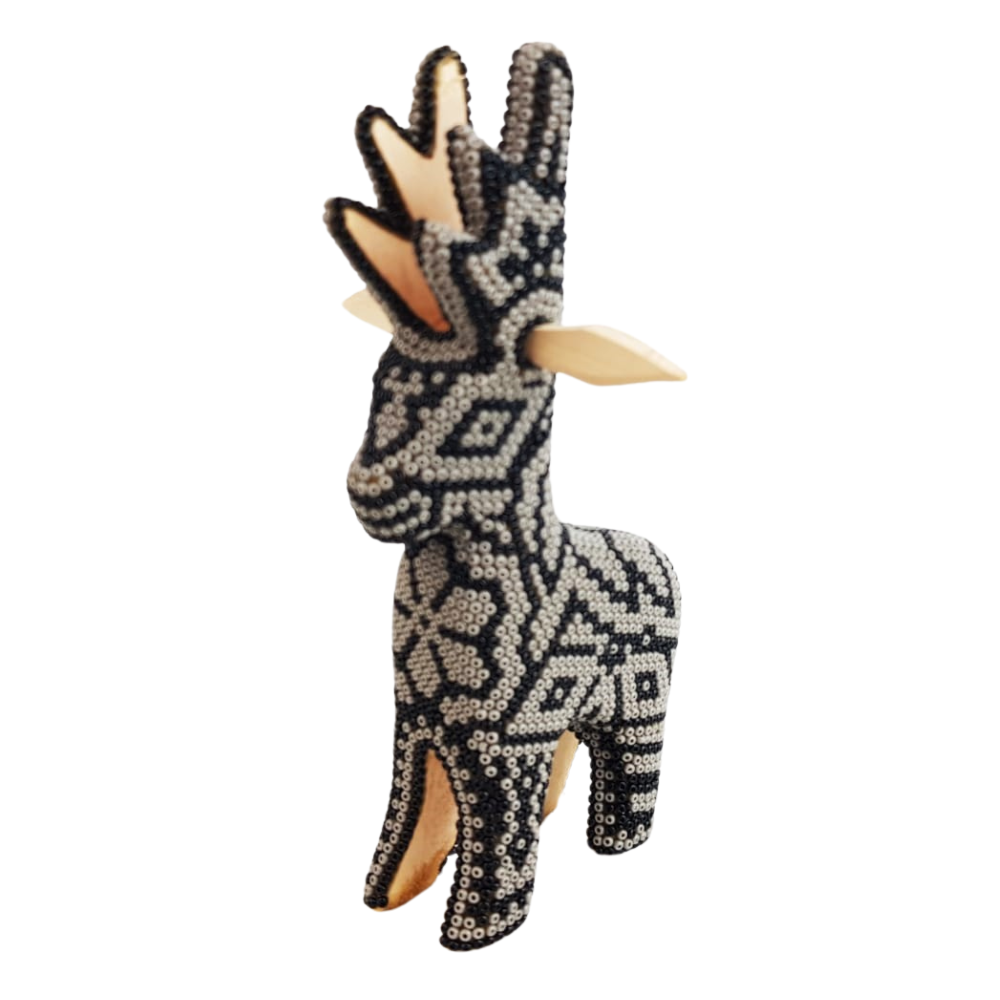 Venado mini decorado con motivos Wixárika