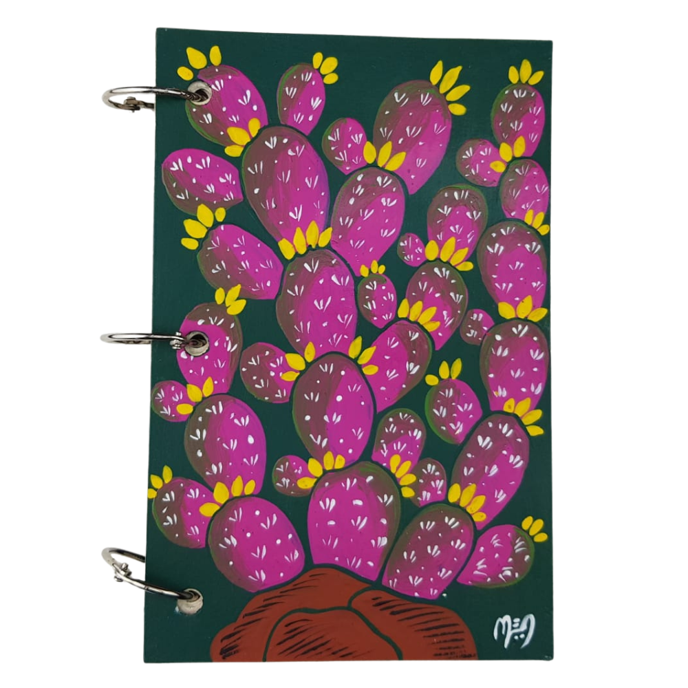 Libreta chica de papel maché, elaborada y pintada a mano