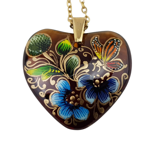 Dije de corazón de cristal decorado con flores y mariposas