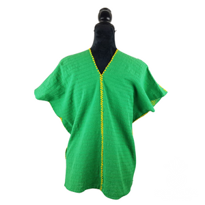 Blusa tipo huipil elaborado en San Juan Cotzocón, Oaxaca