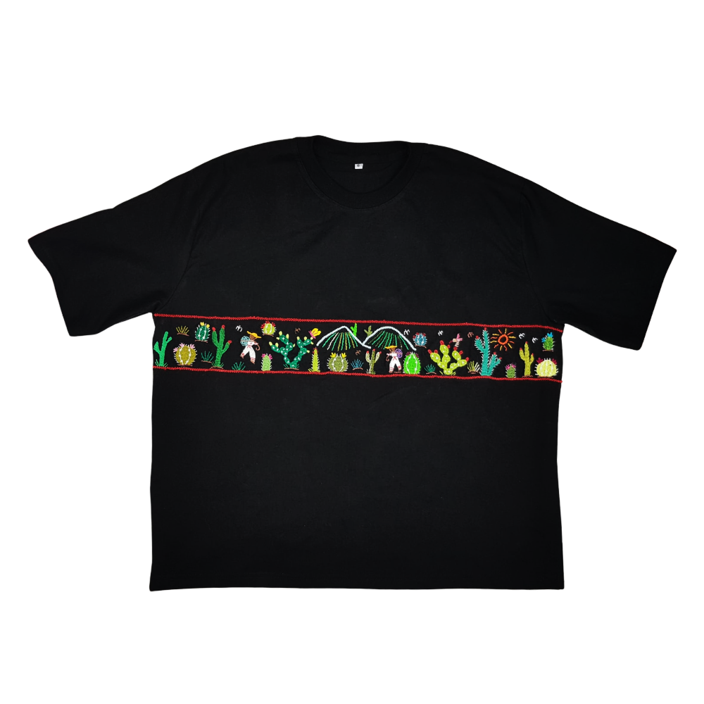Playera mexicana paisaje nopalero, bordada a mano por artesanos michoacanos
