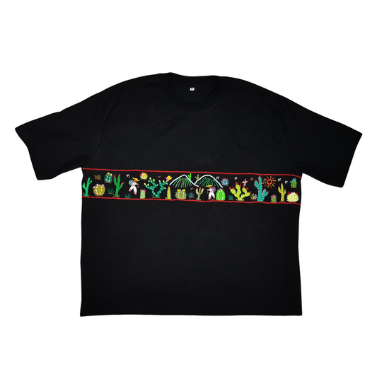 Playera mexicana paisaje nopalero, bordada a mano por artesanos michoacanos