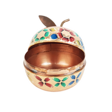 Cargar imagen en el visor de la galería, Alhajero de cobre en forma de manzana decorado a mano con flores
