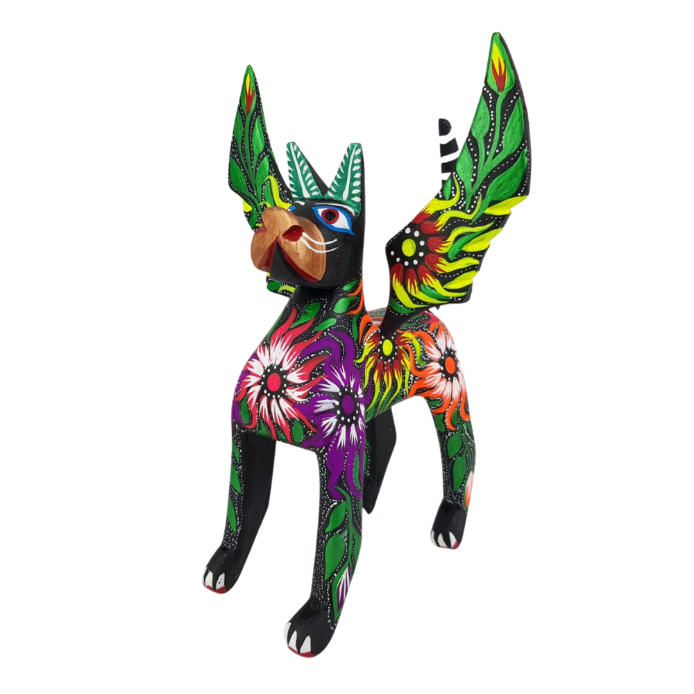 Alebrije oaxaqueño grande, perro con alas de madera copal