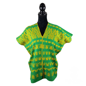 Blusa tipo huipil elaborado en San Juan Cotzocón, Oaxaca