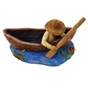 Maceta de barro con forma de canoa hecha por Norma Ramírez