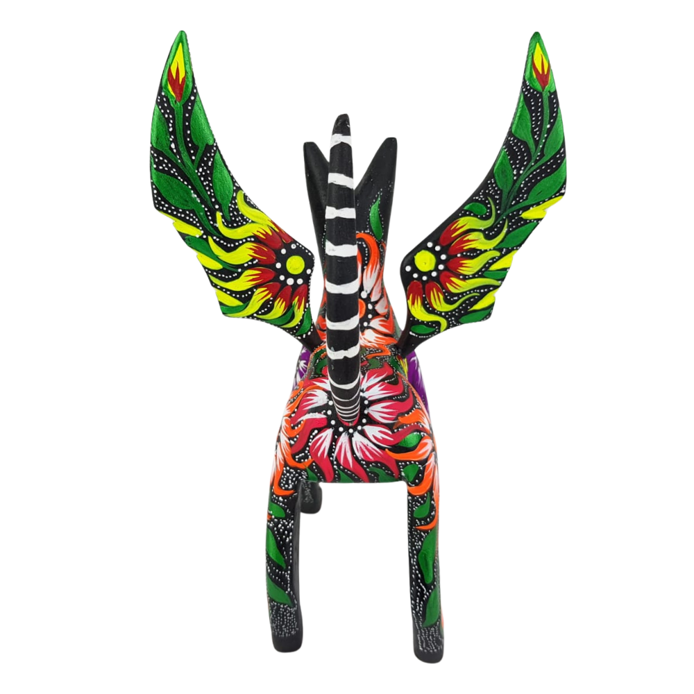 Alebrije oaxaqueño grande, perro con alas de madera copal