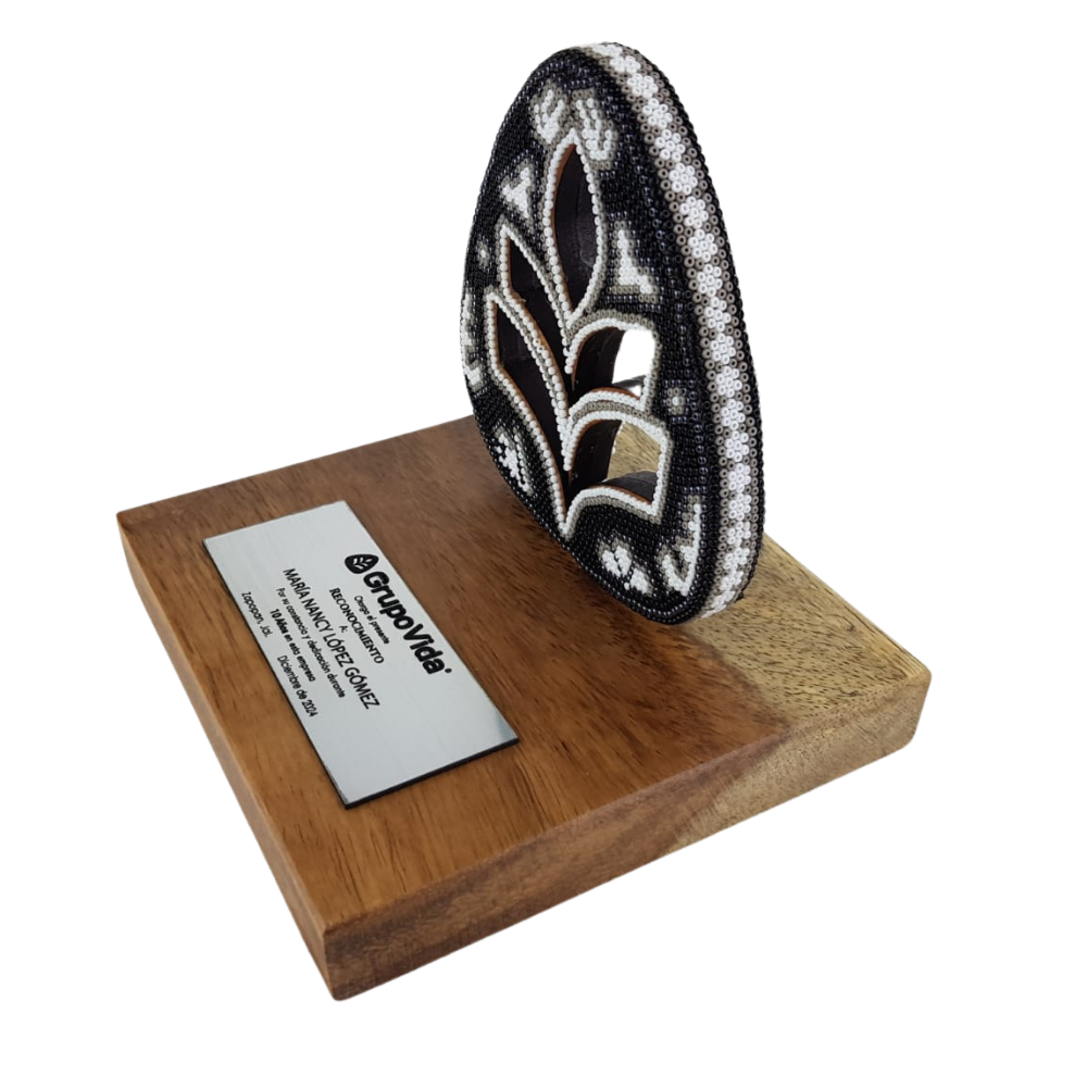 Premio Hoja en Arte Wixárika Chaquira | Pieza de Lujo