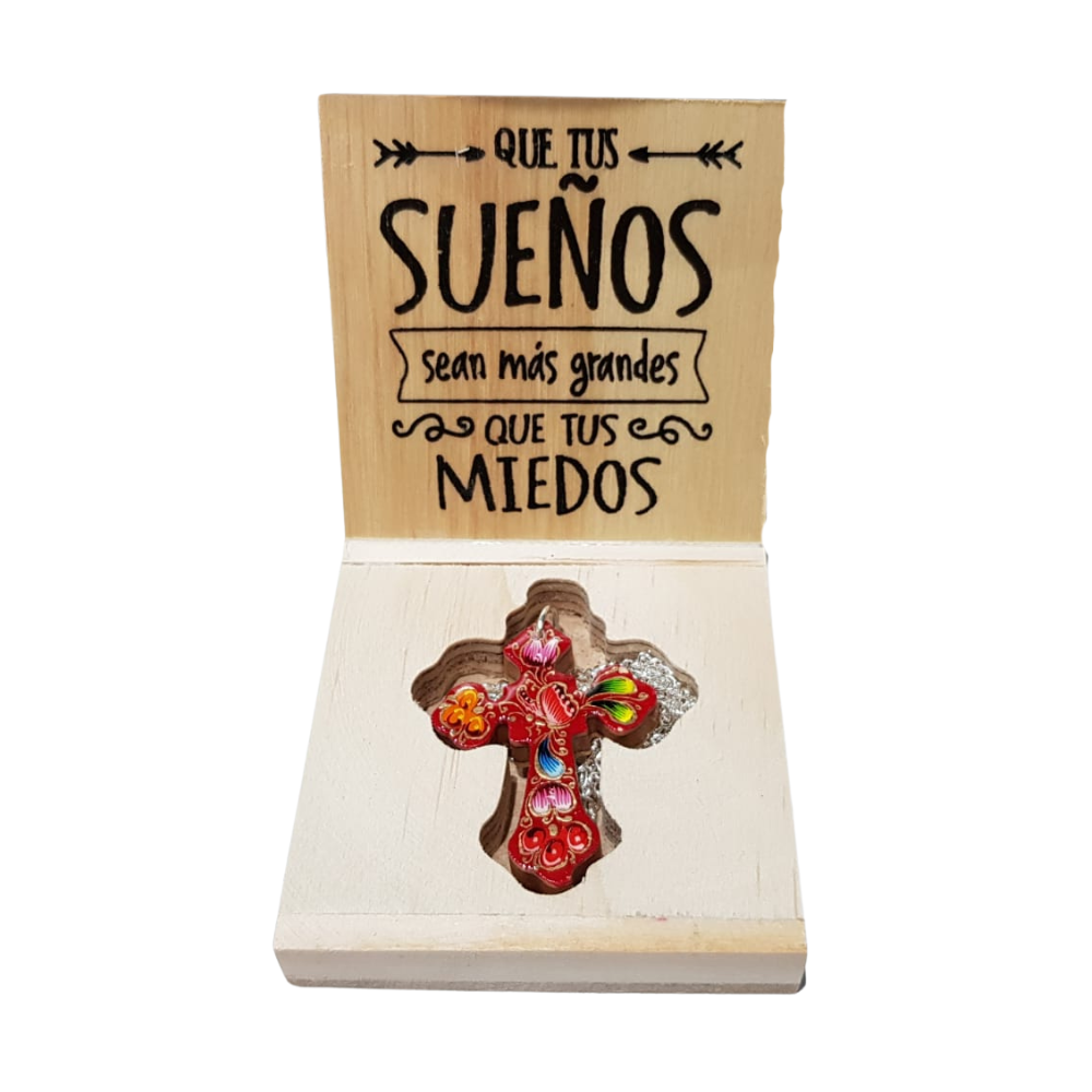 Relicario corazón o cruz en caja decorado con laca perfilada con mariposas y flores