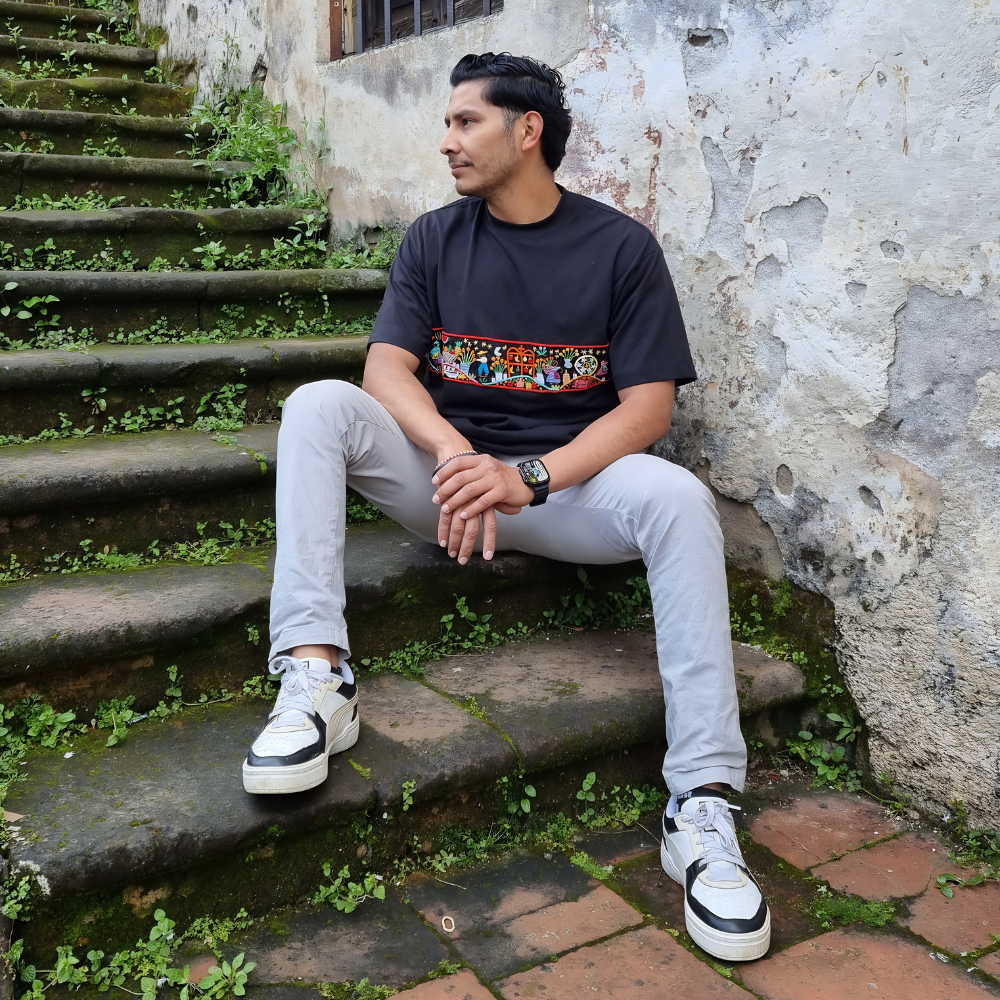 Playera mexicana noche de muertos, bordada a mano por artesanos michoacanos