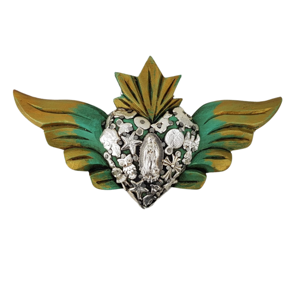 Corazón alado de madera decorado con milagritos