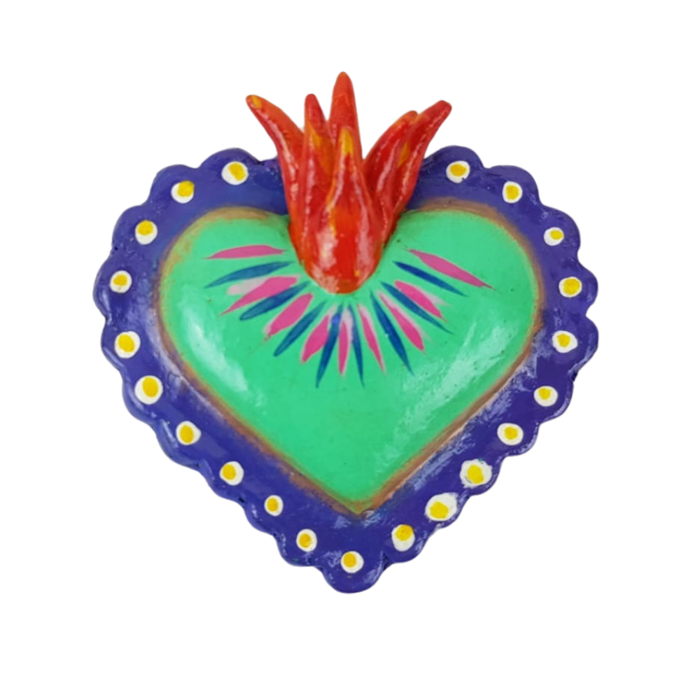 Imán de barro betus con forma  de corazón alado y milagrito