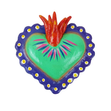 Cargar imagen en el visor de la galería, Imán de barro betus con forma  de corazón alado y milagrito
