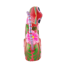 Cargar imagen en el visor de la galería, Alebrije oaxaqueño mediano, con forma de gato, de madera de copal
