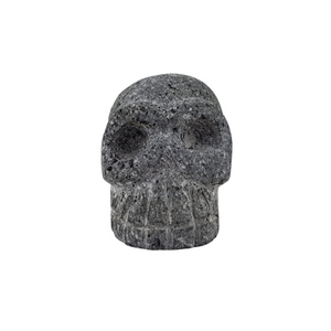 Cráneo de piedra volcánica