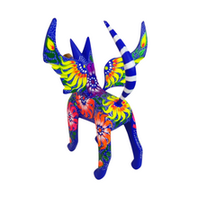 Cargar imagen en el visor de la galería, Alebrije oaxaqueño grande, perro con alas de madera copal
