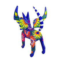 Cargar imagen en el visor de la galería, Alebrije oaxaqueño gato o perro con alas de madera copal
