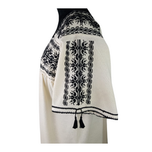 Cargar imagen en el visor de la galería, Vestido huanengo con mangas con bordado de punto de cruz, con flores y enredaderas

