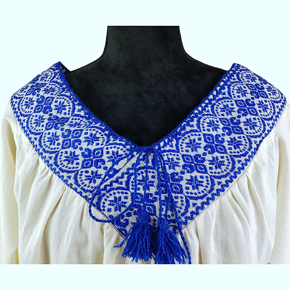 Blusa Atla de manta con manga 3/4 y pechera con bordado de hilván de Puebla