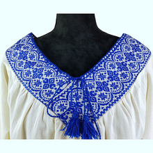 Cargar imagen en el visor de la galería, Blusa Atla de manta con manga 3/4 y pechera con bordado de hilván de Puebla
