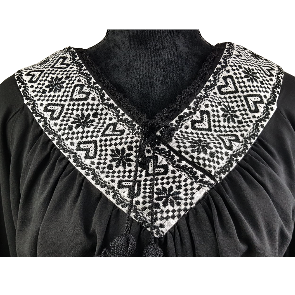 Blusa fresca de rayón con bordado de hilván tradicional de Puebla y manga 3/4