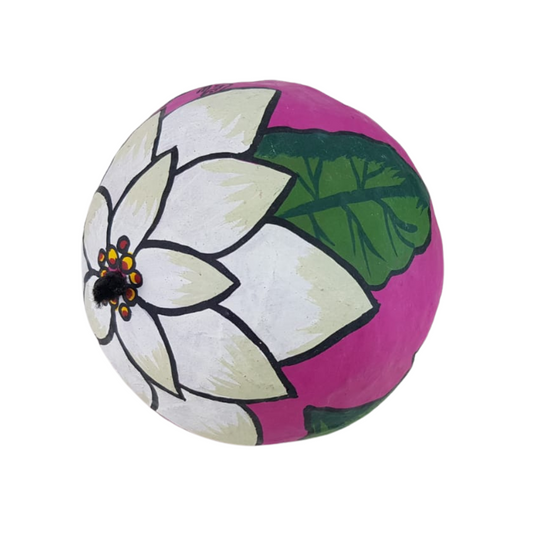 Esfera grande amate de papel maché pintada a mano