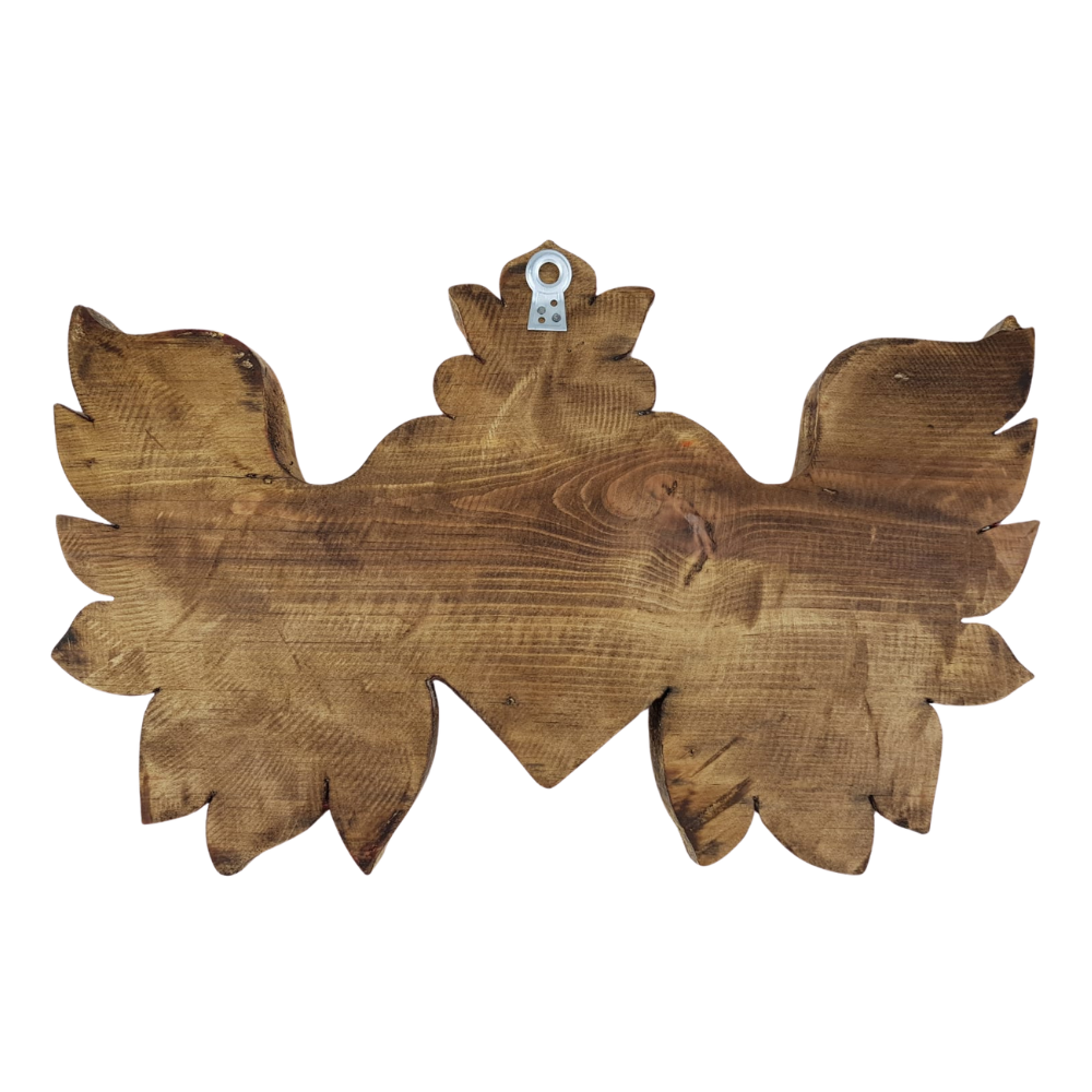 Corazón con alas, tallado en madera y pintado a mano