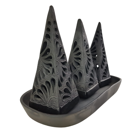 Juego de portavelas de barro negro, decorada con hermosos calados