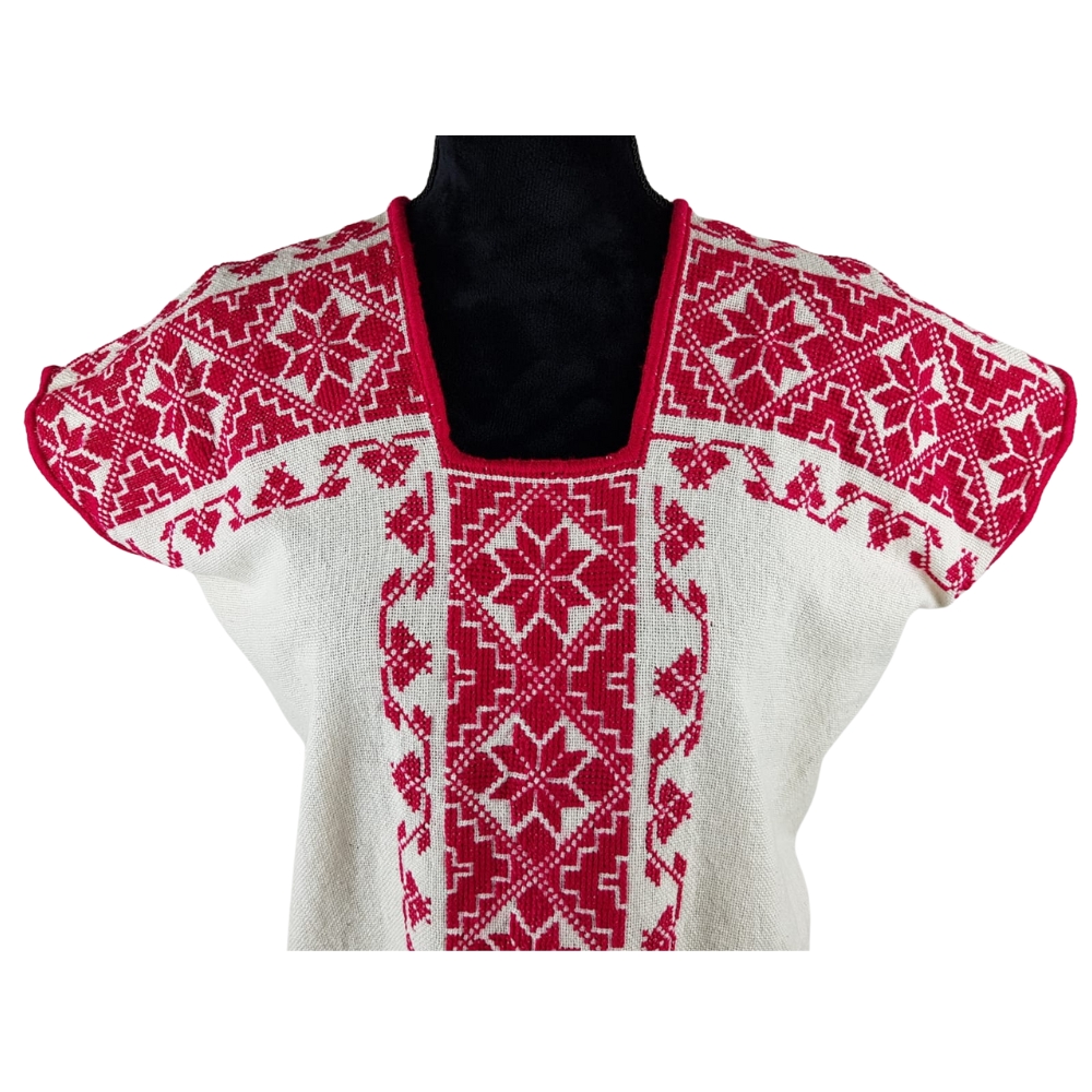 Huanengo Juana, con bordado de grecas, flores y mariposas