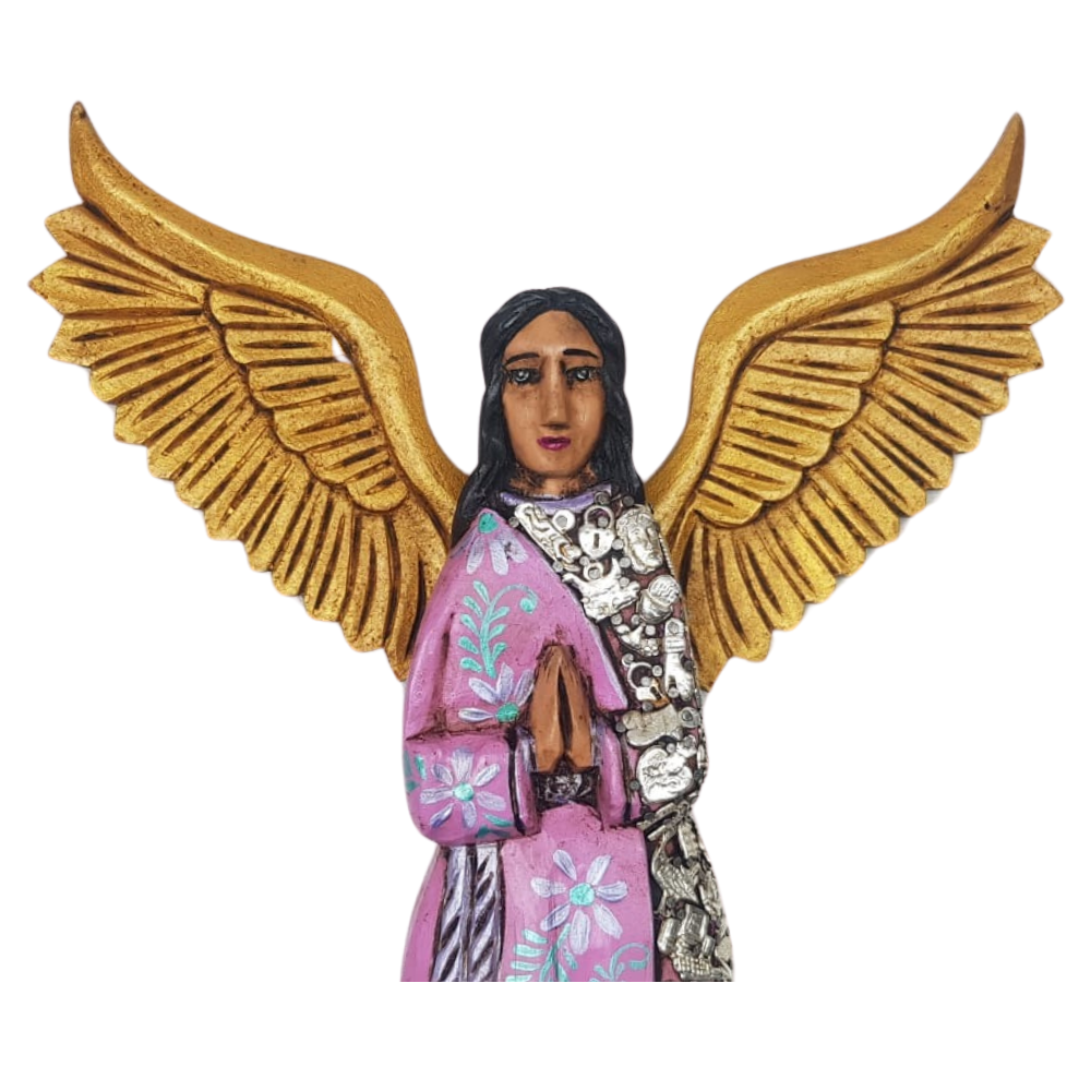 Angelito de madera decorado con milagritos