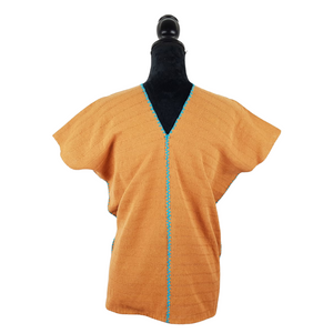 Blusa tipo huipil elaborado en San Juan Cotzocón, Oaxaca