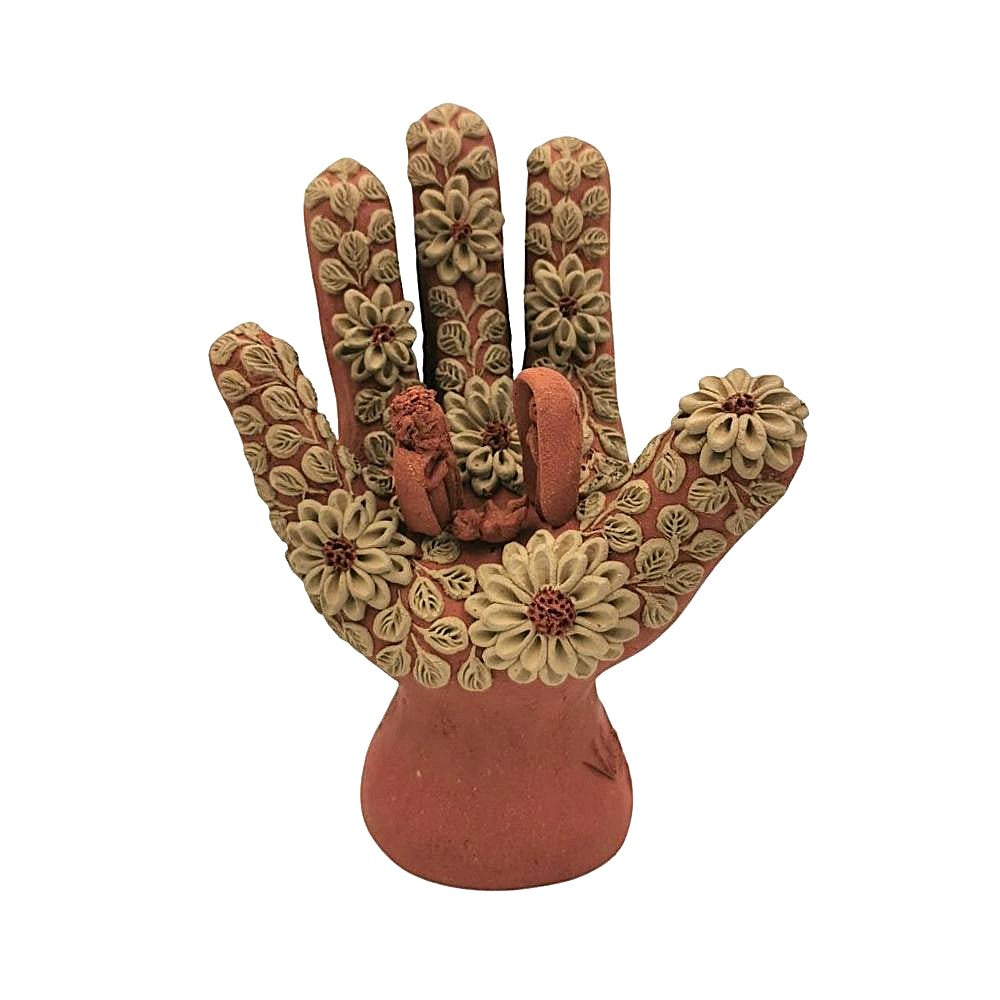 Misterio miniatura con barro bordado, elaborado con barro rojo y barro blanco