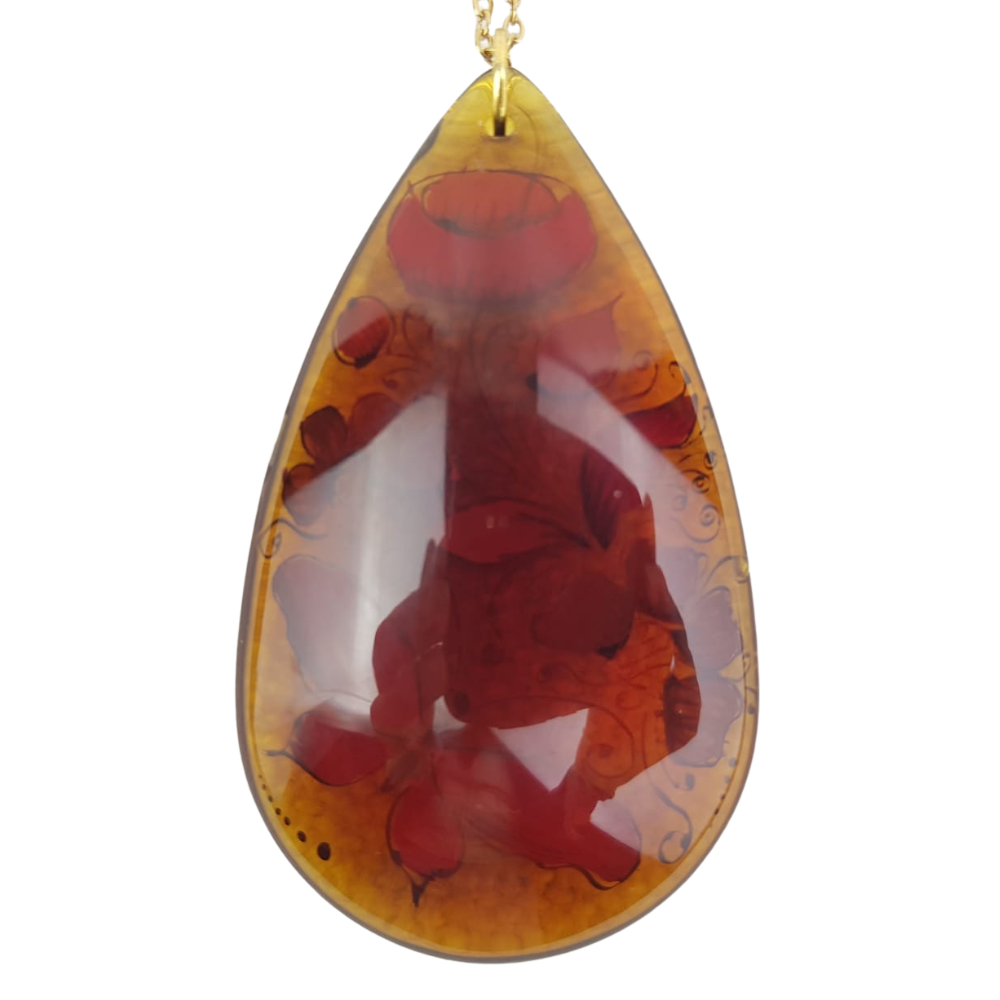 Dije de gota grande de cristal decorado con flores y mariposas