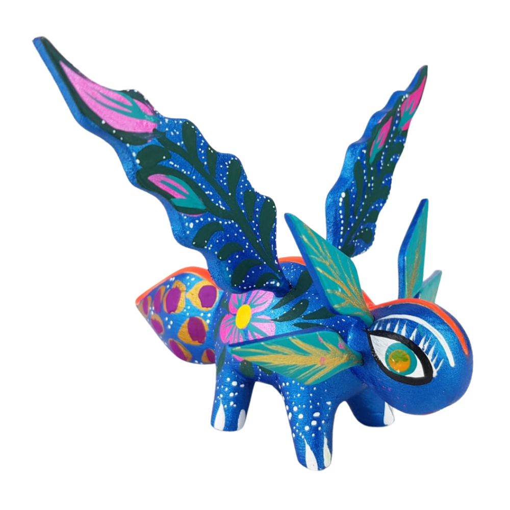 Alebrije oaxaqueño mediano, con forma de ajolote, de madera de copal