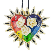 Cargar imagen en el visor de la galería, Dije de barro betus, con forma de corazón milagrito
