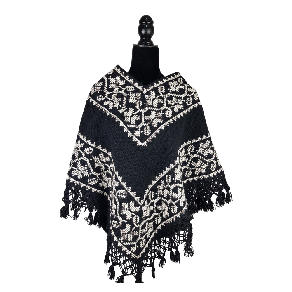 Quexquémetl, capita mediana de acrilán con bordado en punto de cruz o puntada antigua