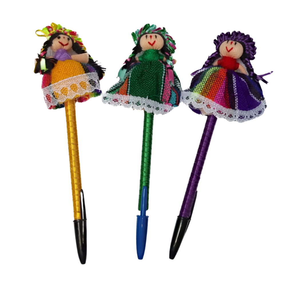 Pluma con munequita de trapo otomi Lele Artesanias Flor de Pina