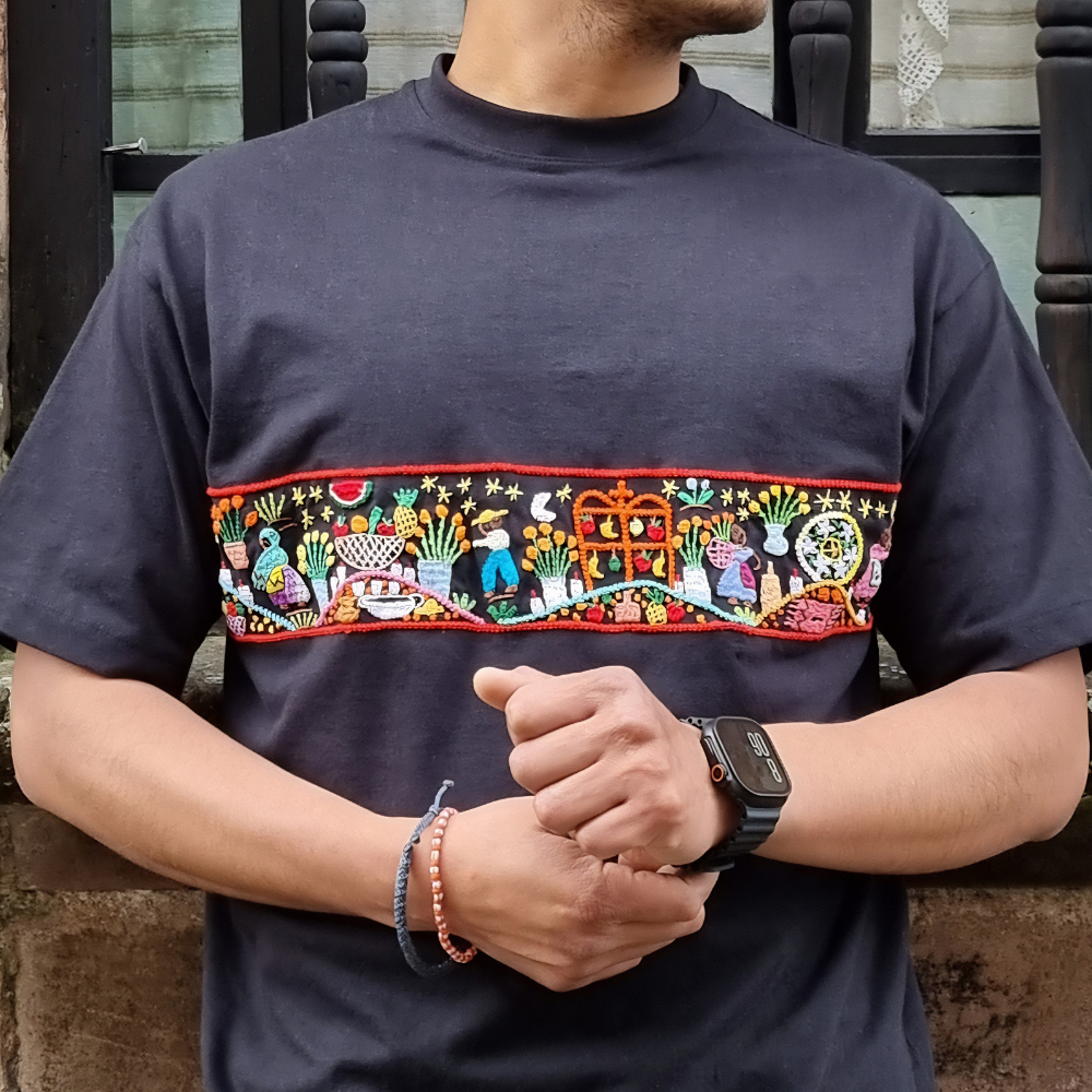 Playera mexicana noche de muertos, bordada a mano por artesanos michoacanos